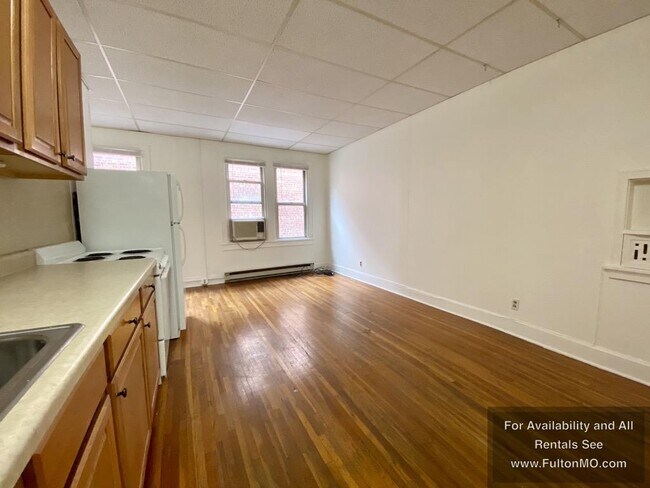 Building Photo - 603 Court Street Apartment 3