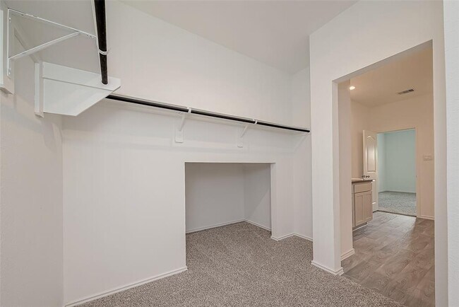Building Photo - 24330 Elmwood Falls Dr
