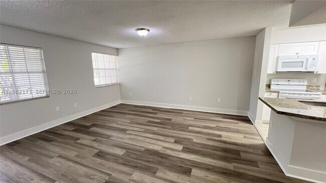 Building Photo - 2890 N Oakland Forest Dr