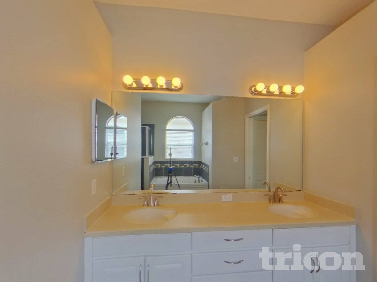 Building Photo - 1142 Barclay Wood Dr