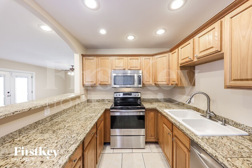 Building Photo - 9044 N 52nd Dr