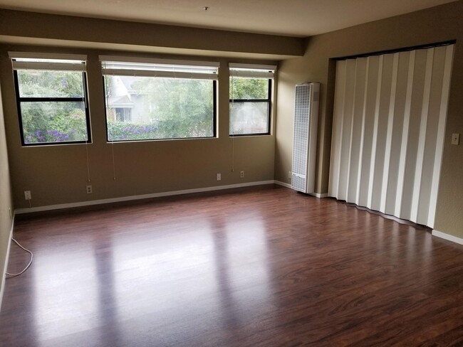 Building Photo - 467 Buchon St