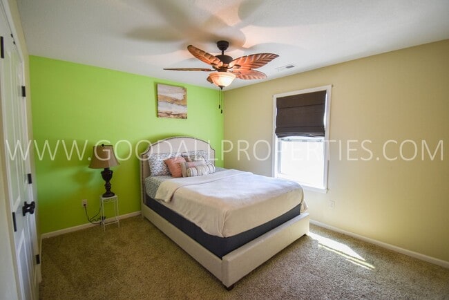 Building Photo - 5 Bedroom Home with Fenced Yard, and 3 Car Garage in Waukee
