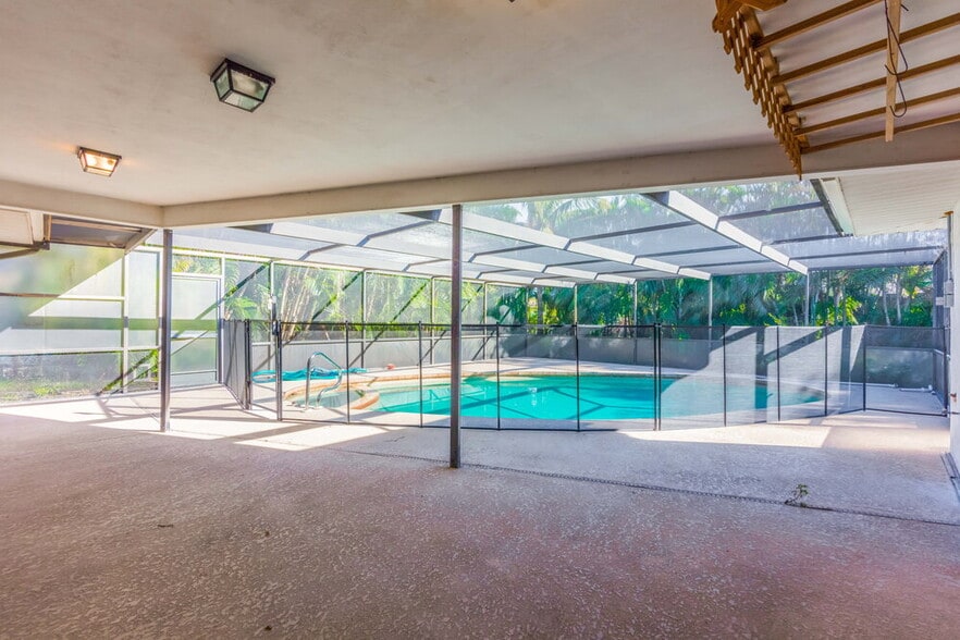 Building Photo - 1432 SE 17th Terrace