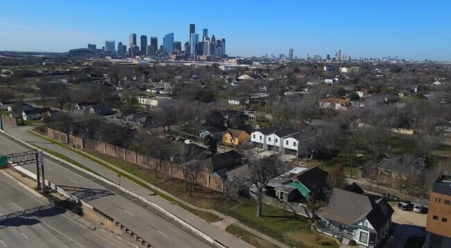 Building Photo - 2217 Lee St