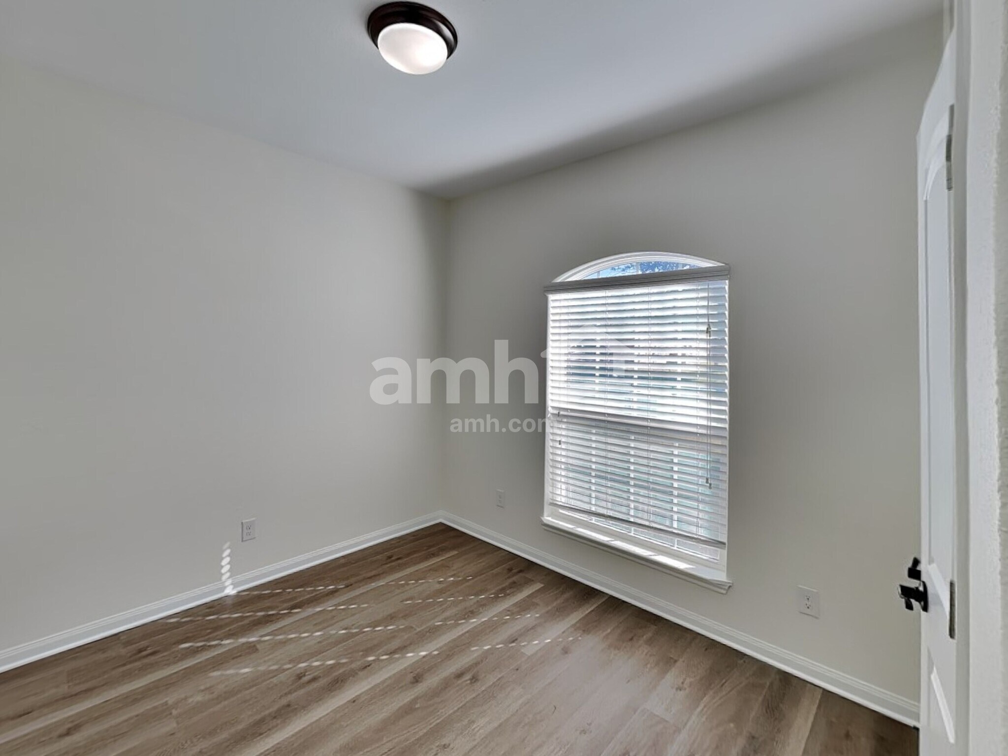 Building Photo - 6292 Begonia