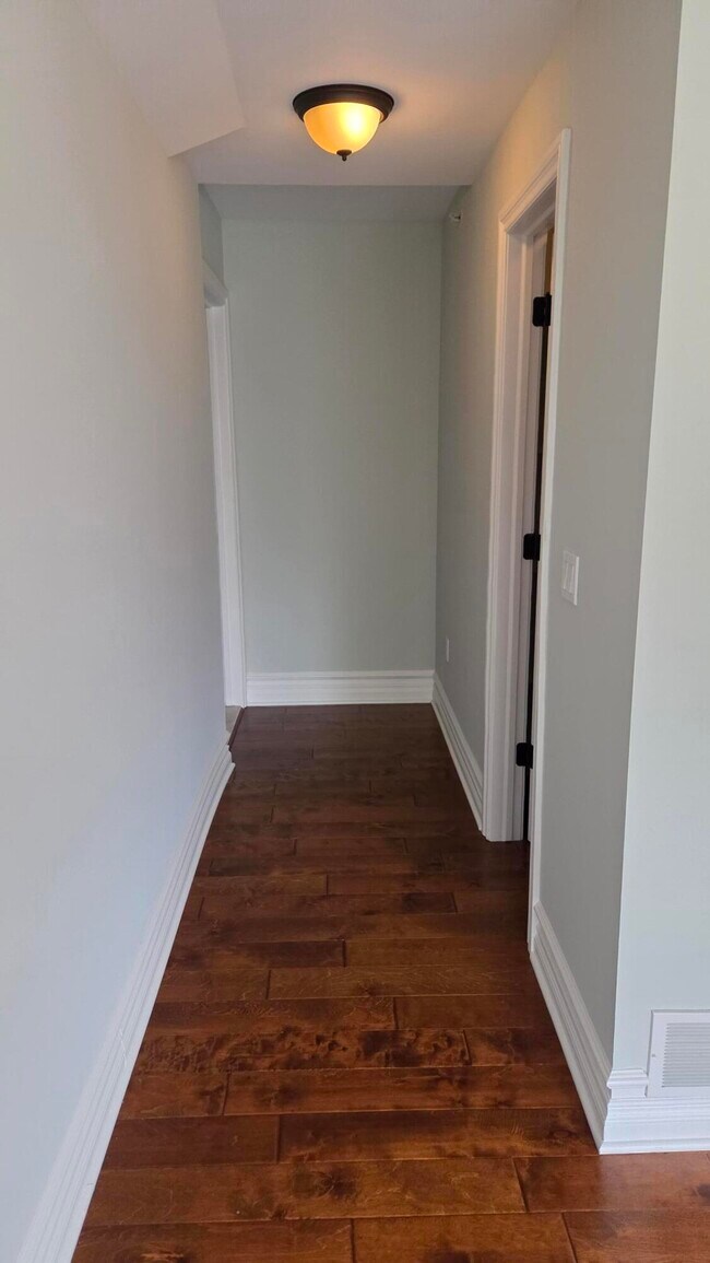 Building Photo - 934 W Huron St