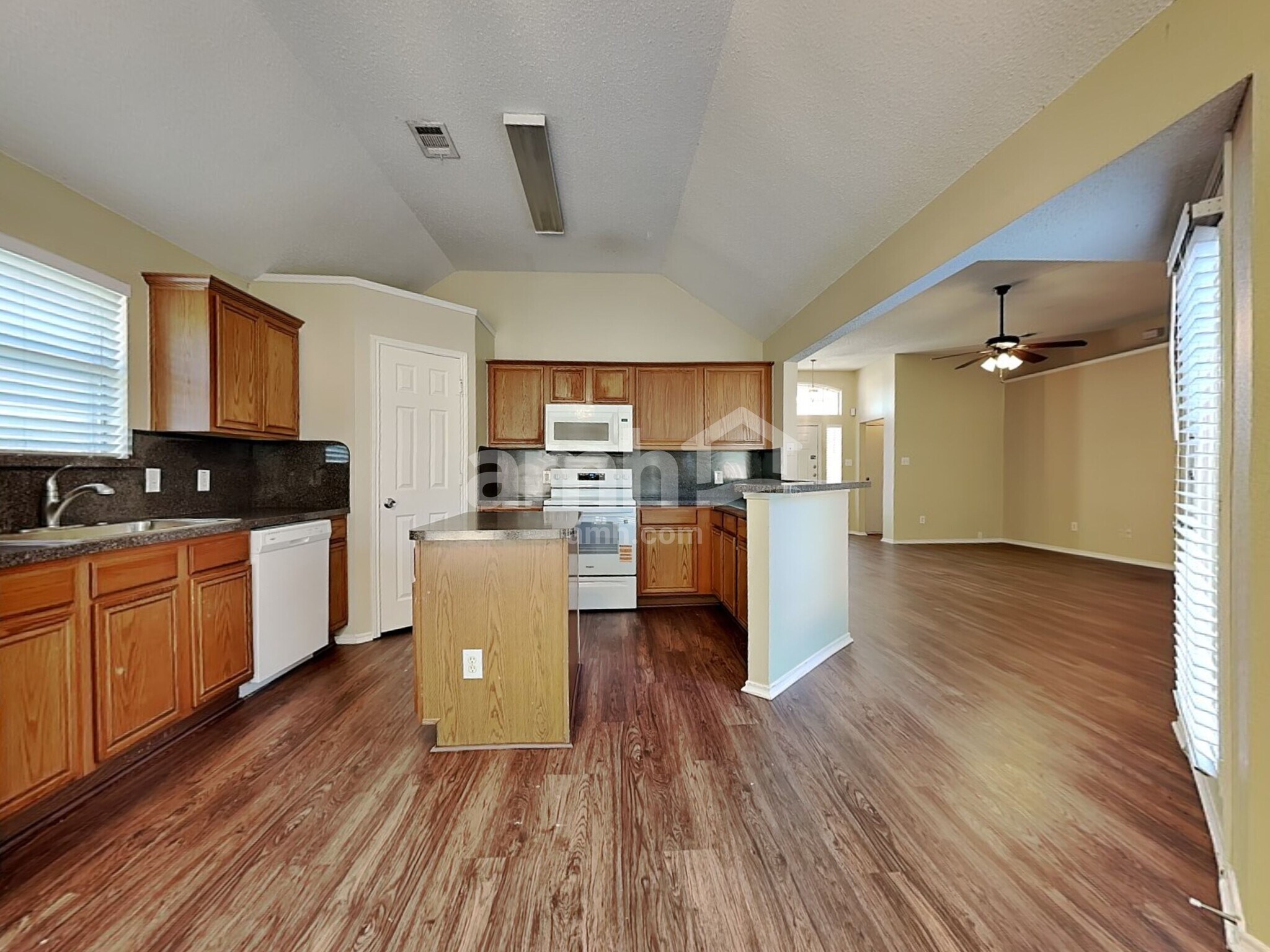 Building Photo - 733 Grandview Ave