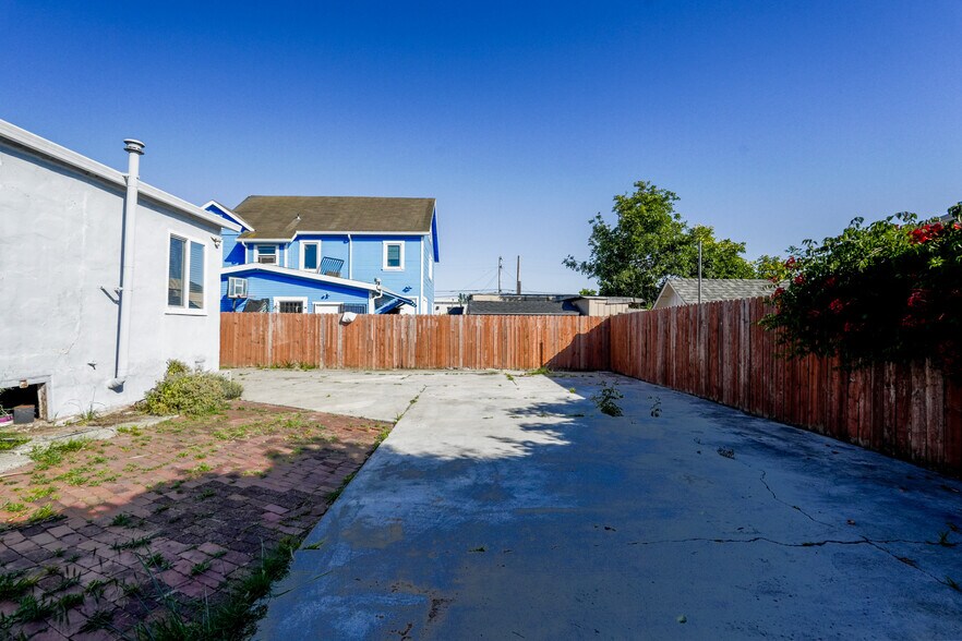 Building Photo - 3765 Angelo Ave