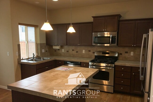 Building Photo - Spacious 4-Bedroom Craftsman Home in Lacey!