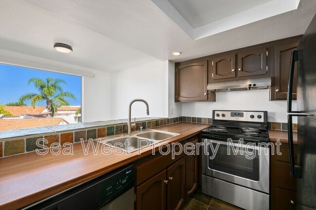 Building Photo - 914 Caminito Madrigal