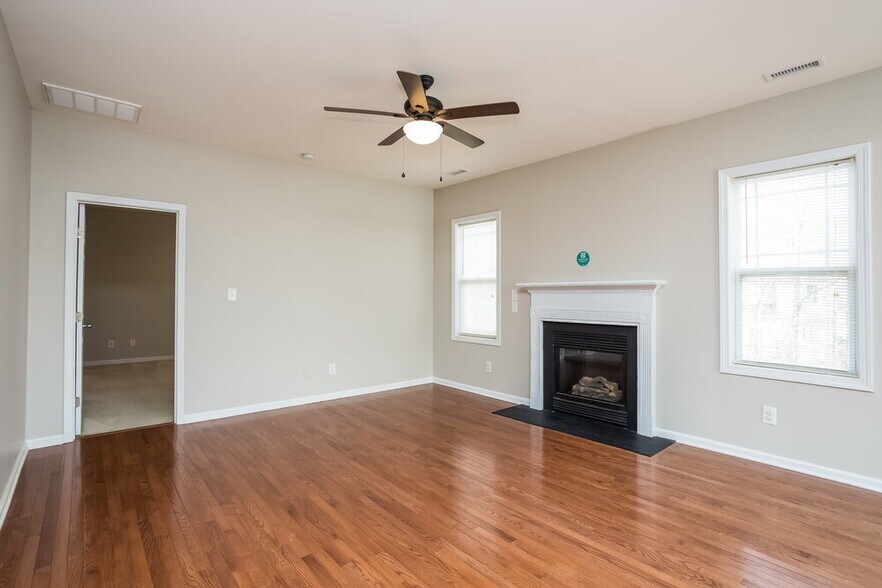 Building Photo - 200 Willowbrook Cir