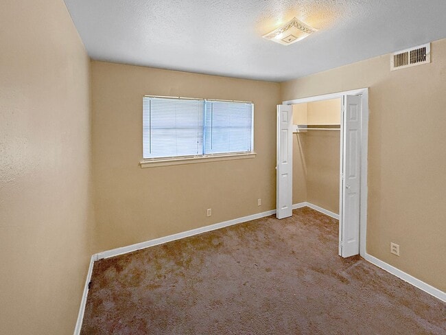 Building Photo - Charming 3-Bedroom Home with Bonus Room in...