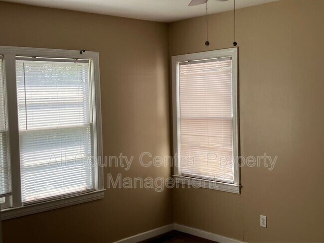 Building Photo - 520 Belcher Dr