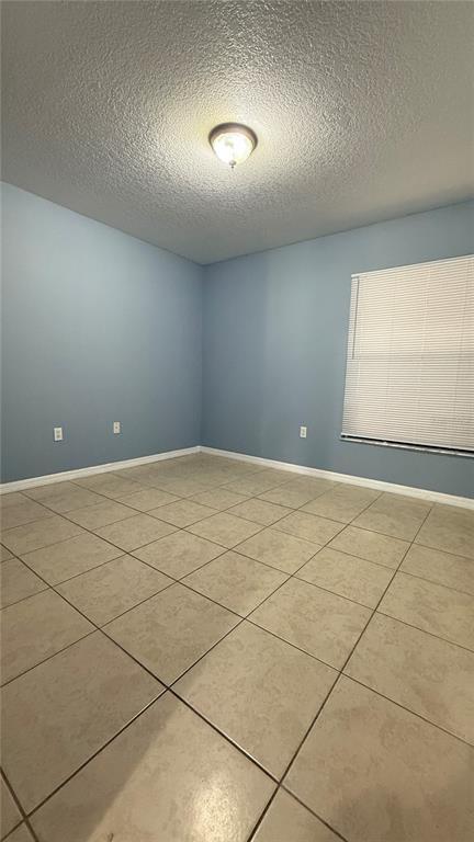 Building Photo - 404 Spike Ct