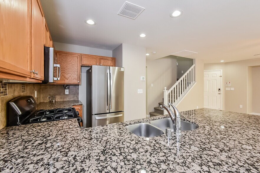 Building Photo - 10348 Faustine Ave