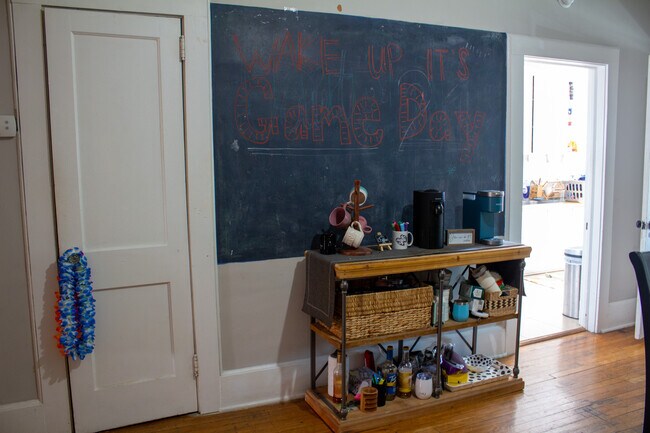 Building Photo - 1814 Greene St