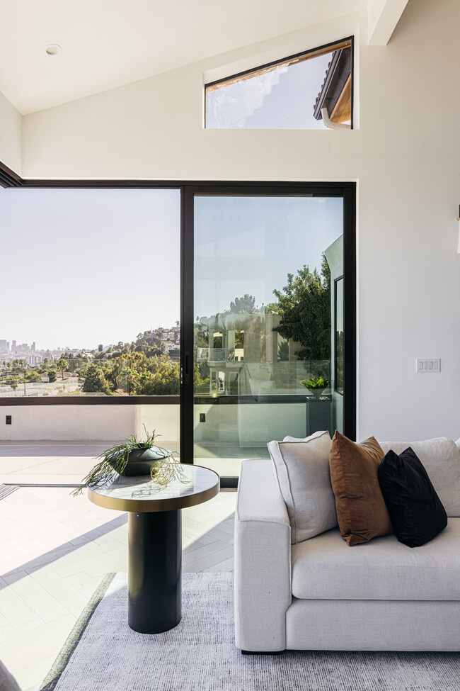 Building Photo - 7866 Fareholm Dr