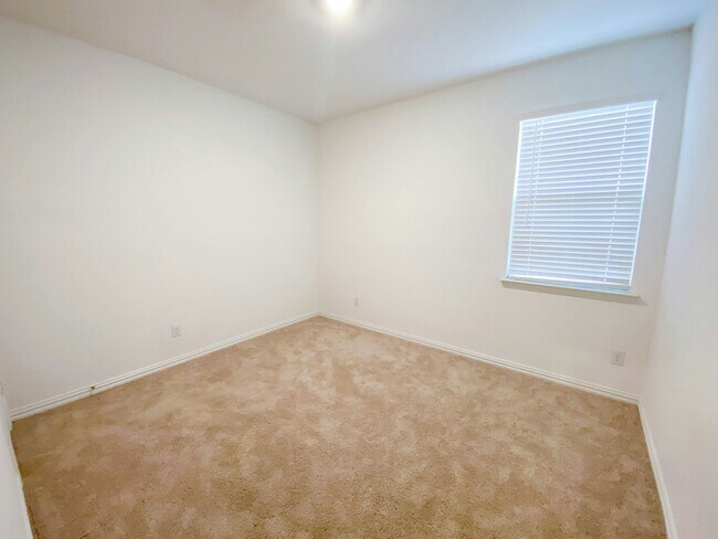 Building Photo - 11452 White River Dr