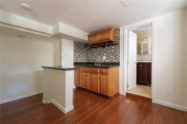 Building Photo - 1320 Mamaroneck Ave