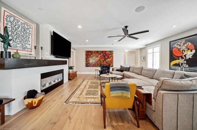 Building Photo - Naperville