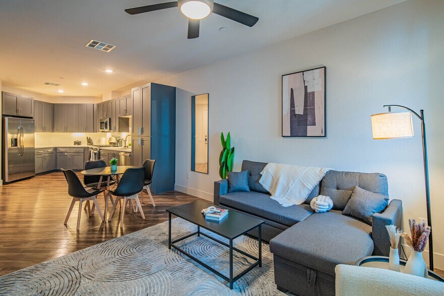 Building Photo - 15501 N Dial Blvd