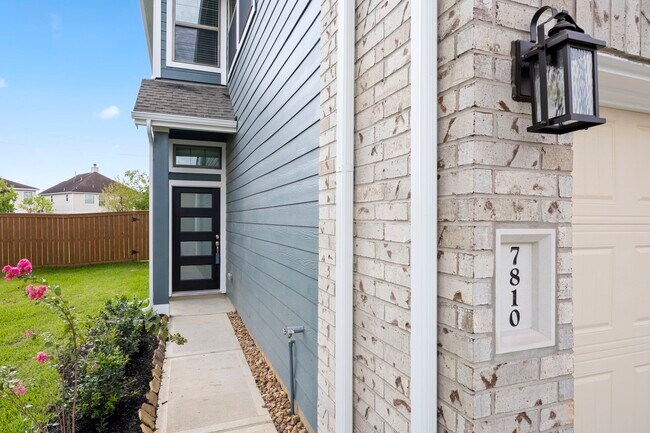 Building Photo - 7810 Starfish Arbor Dr