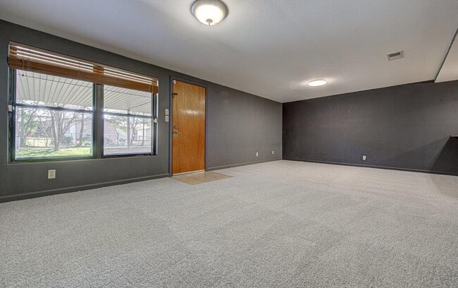 Building Photo - 7803 Lazy Ln