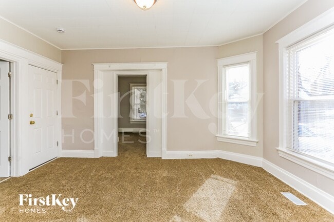 Building Photo - 202 S Park Ave