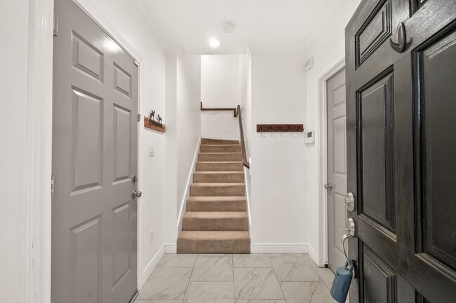 Building Photo - 1902 Greenwich Pl Dr