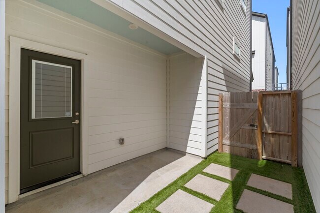 Building Photo - 954 Fisher St