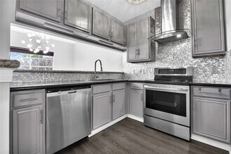 Building Photo - 12565 Melville Dr