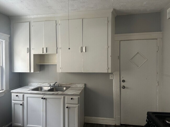 Building Photo - E104TH 4137/4139