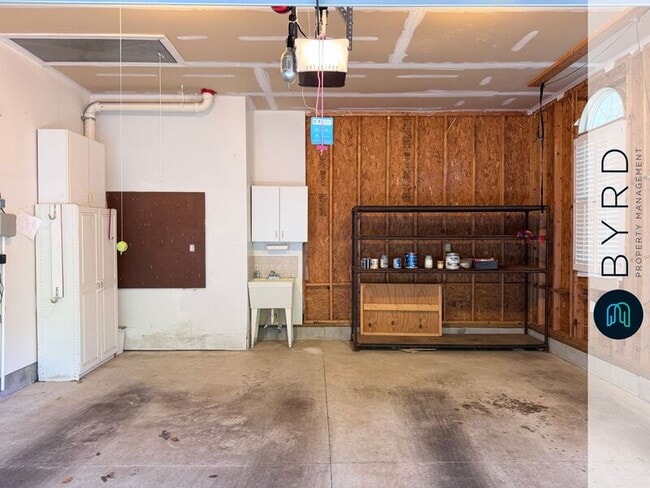 Building Photo - 423 Elm Creek Dr