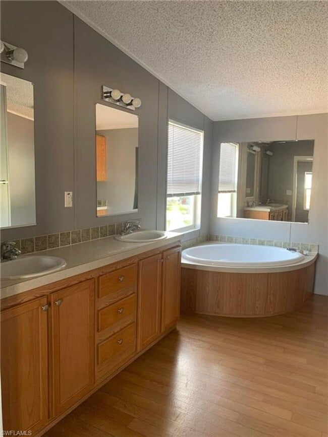 Building Photo - **FIRST MONTHS RENT FREE ** 3 Bedroom Wate...