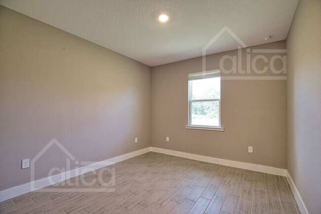 Building Photo - 3957 Constitution Dr