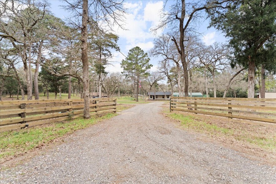Primary Photo - 533 Pine Canyon Dr