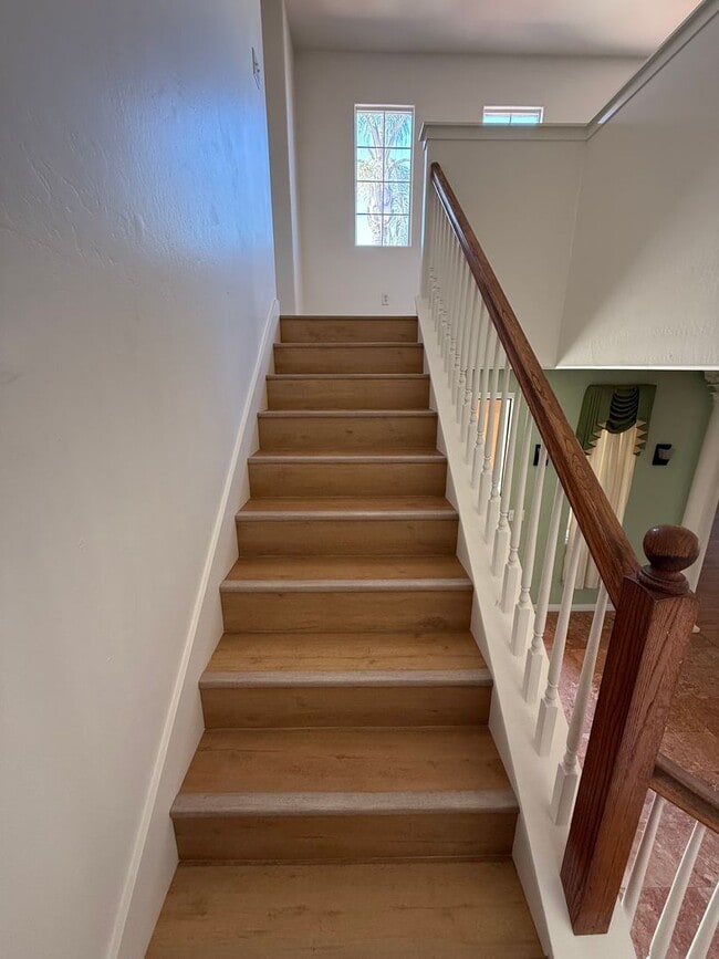 Building Photo - Spacious Single Family Home in Bakersfield...