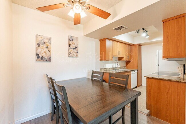 Building Photo - 7350 N Vía Paseo Del Sur