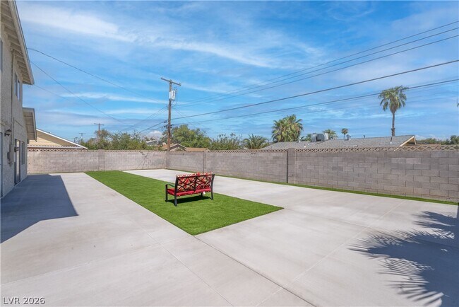 Building Photo - 2298 Golden Arrow Dr