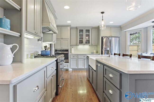 Building Photo - 204 Roy Dr