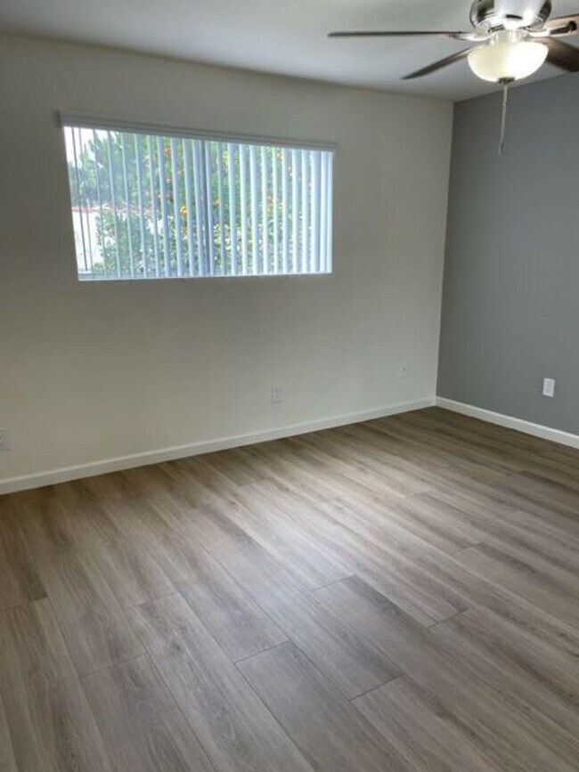Building Photo - Beautiful 2 Bedroom Apartment in Whittier with Move in Special