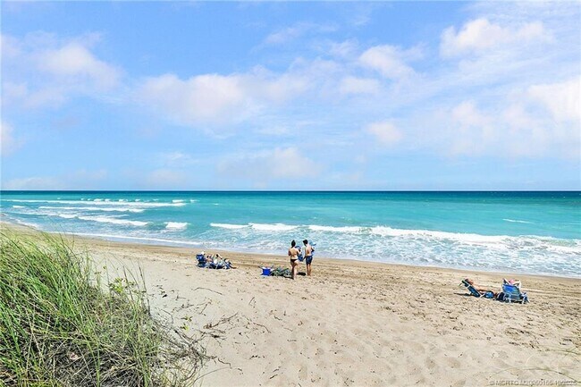 Building Photo - 1289 NE Ocean Blvd