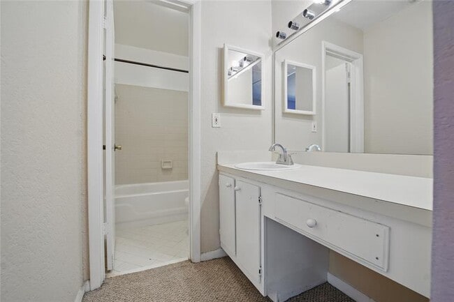 Building Photo - 4322 Carambola Cir N