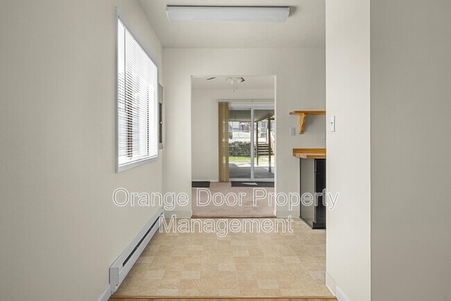 Building Photo - 834 S 72nd St