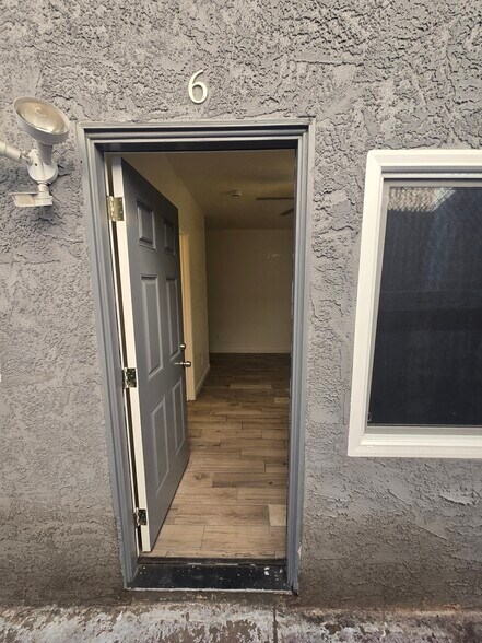 Building Photo - 139 W Manchester Blvd