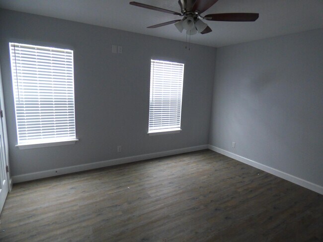 Building Photo - 3529 Topeka St