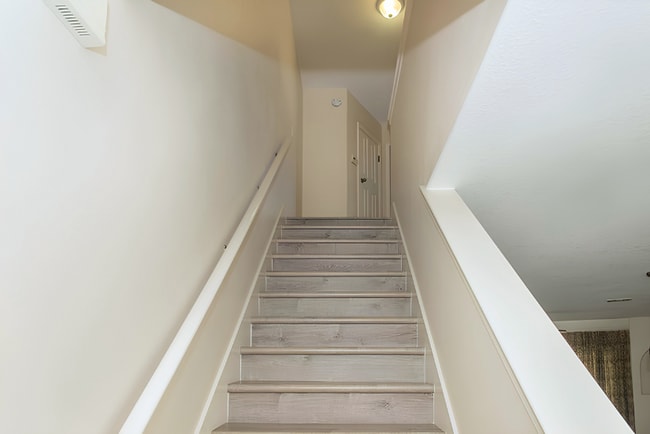 Building Photo - $250 Off First Month's Rent!!