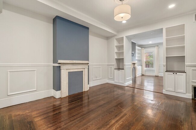 Building Photo - 110 Elm St
