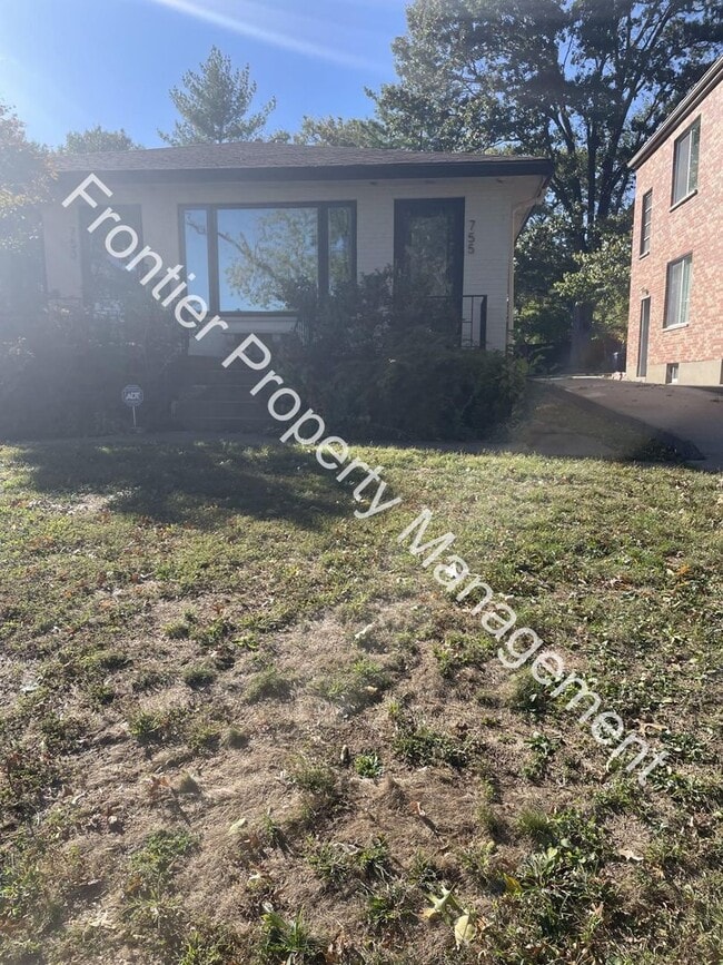 Building Photo - 755 Lepere